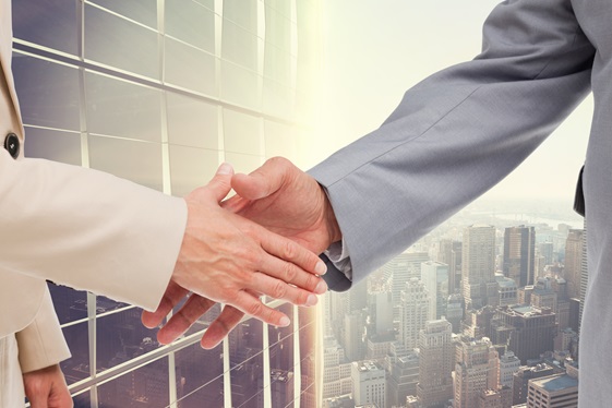 2 human handshaking